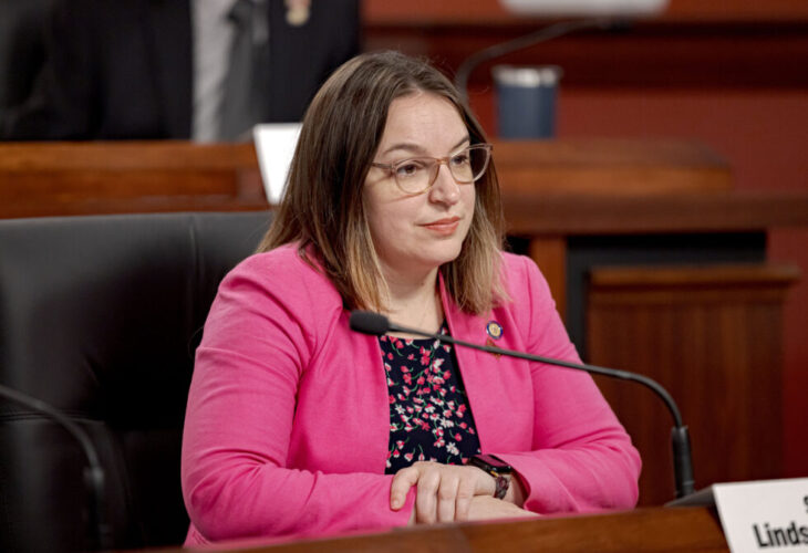 State Senate talks school phone bans
